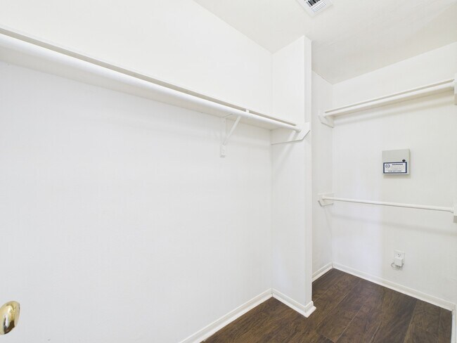 Building Photo - 519 Promenade Blvd