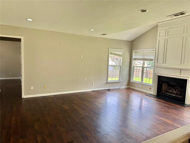 Building Photo - 230 Albrighton Ct