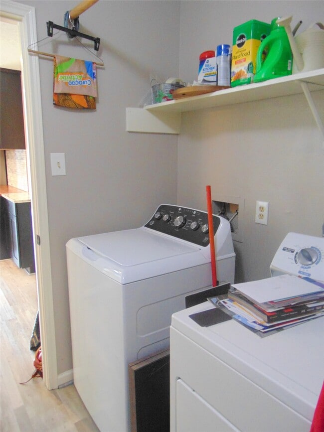 Building Photo - 1809 Edinburg Ave