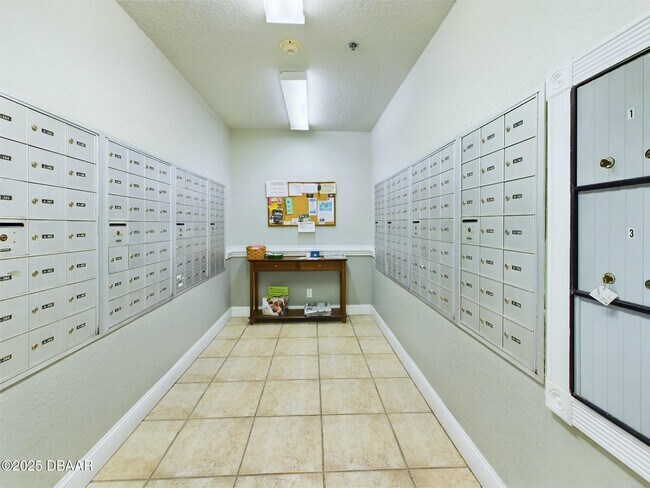 Building Photo - 4670 Links Village Dr