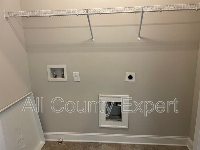 Building Photo - 113 Laurel Crst Aly