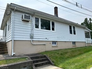 Building Photo - 33 Stanley Rd