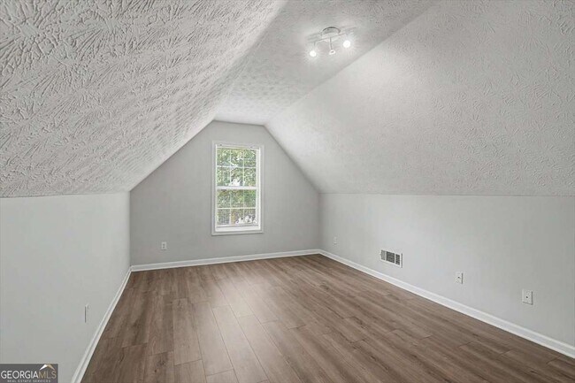 Building Photo - 665 Peachtree Trails Dr