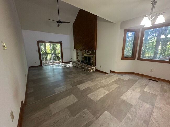 Building Photo - 5652 Thea Ln