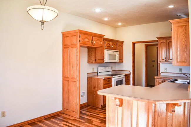 Building Photo - 505 Falcon Heights