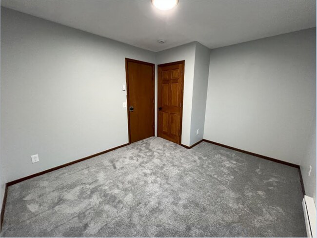 Building Photo - 2 S Wickham Ct