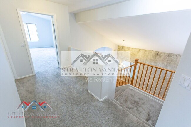 Building Photo - 2805 S Abbey Cir