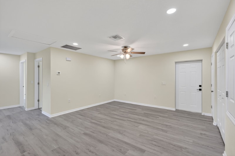 Building Photo - 916 23rd St E