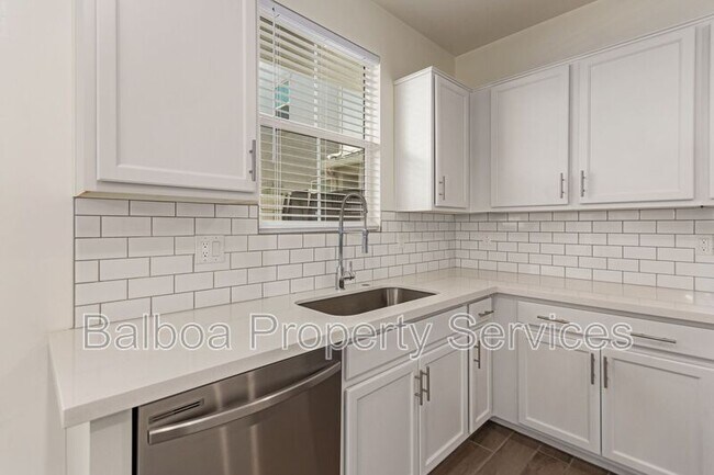 Building Photo - 5528 S Dillon Cir