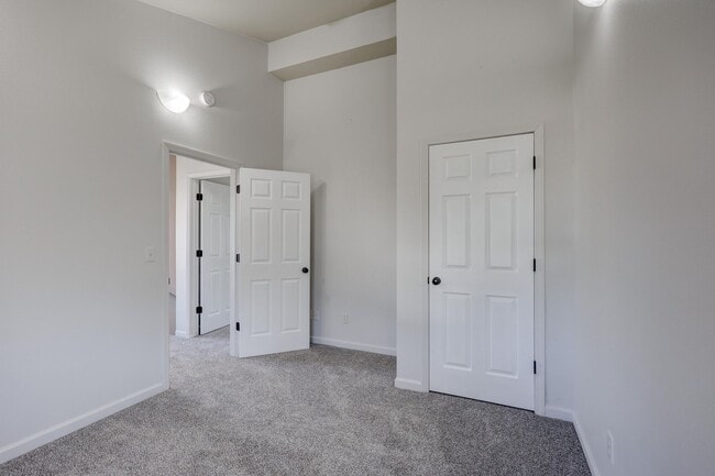 Building Photo - 1003-1005 Orchard St