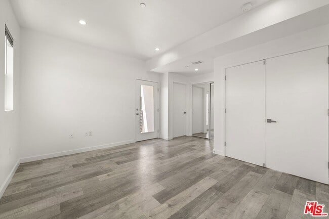 Building Photo - 158 Mariposa Ave