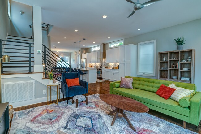 Building Photo - Gorgeous Nashville Rental!