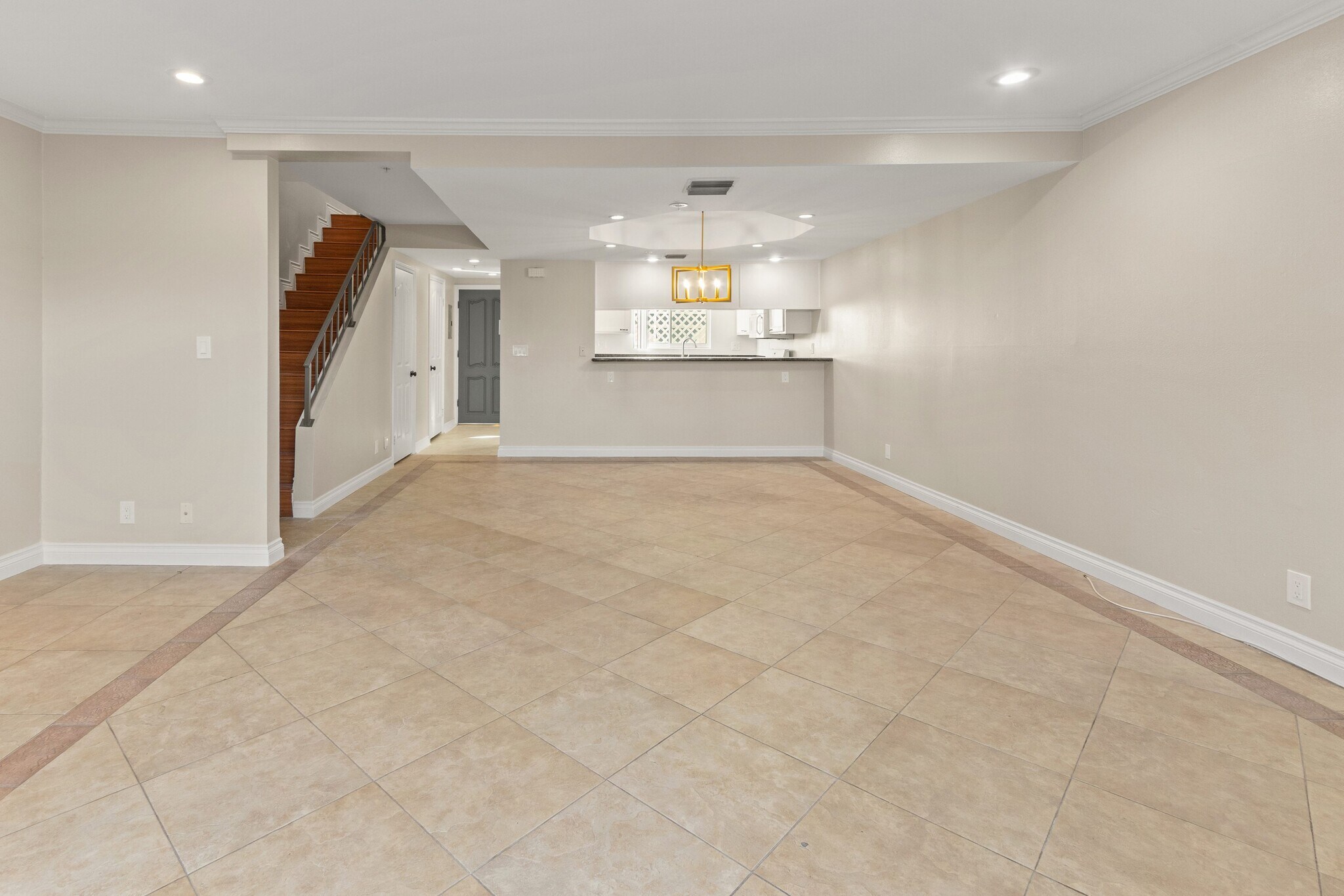 Building Photo - 321 W Dryden St