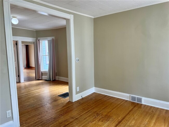 Building Photo - 237 Richard St