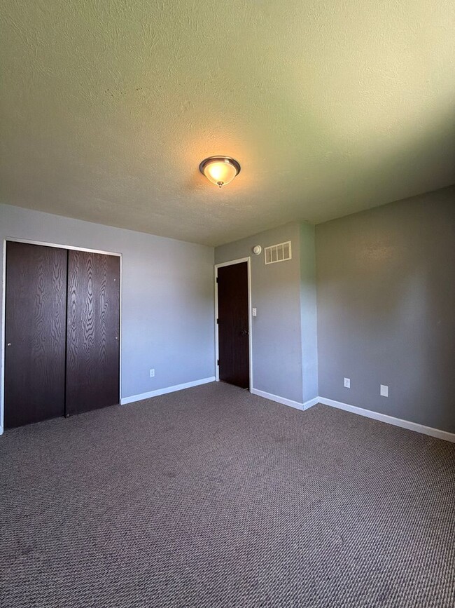 Building Photo - 1406 Co Rd 6
