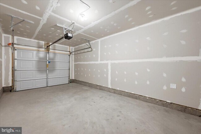 Building Photo - 122 Bowers St