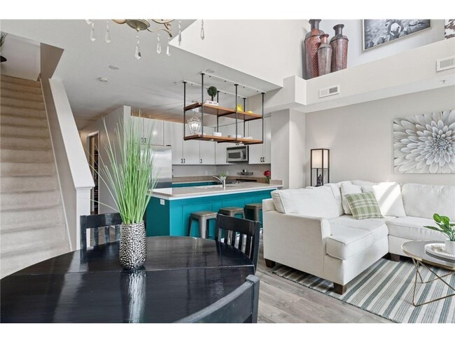 Building Photo - 640 Main St N