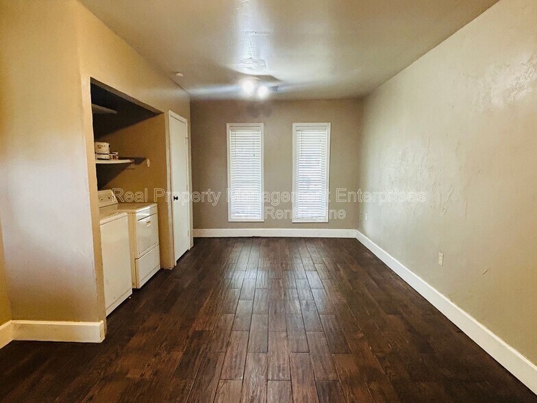 Building Photo - 701 NW 2nd St