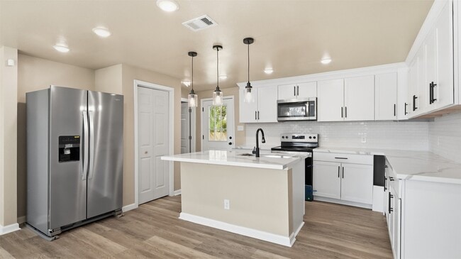 Building Photo - 2614 28th Ave N