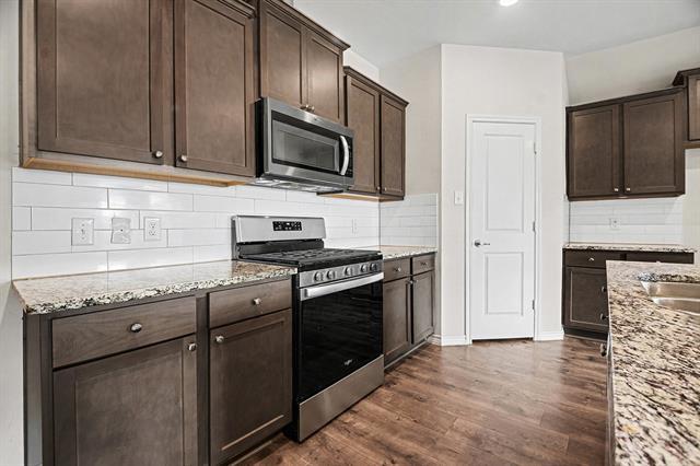 Building Photo - 611 Saddle Club Way