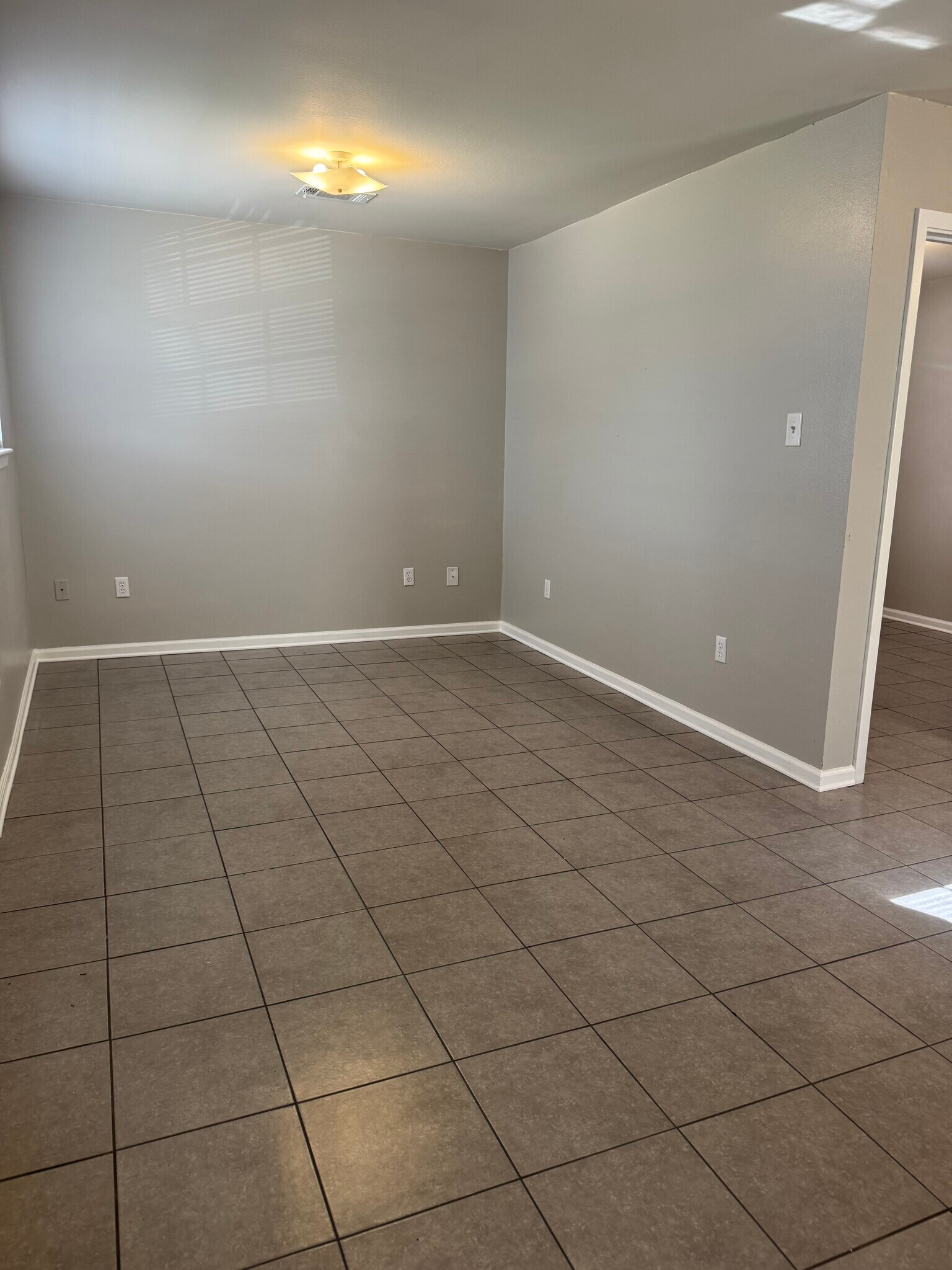 Building Photo - 2725 Huey P Long Ave