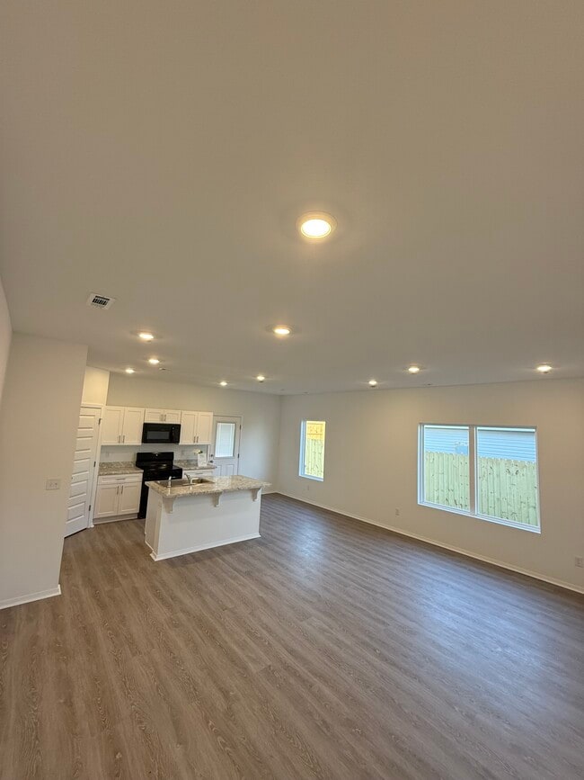 Building Photo - 6716 Memphis