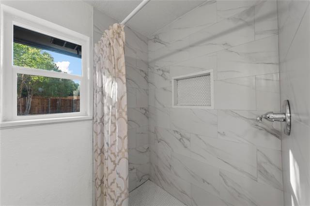 Building Photo - 2405 Roundrock Trail