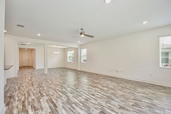 Building Photo - Gorgeous 4/3 Spacious Home with a 2 Car Garage Located on a Conservation Lot in Creekstone Neighb...