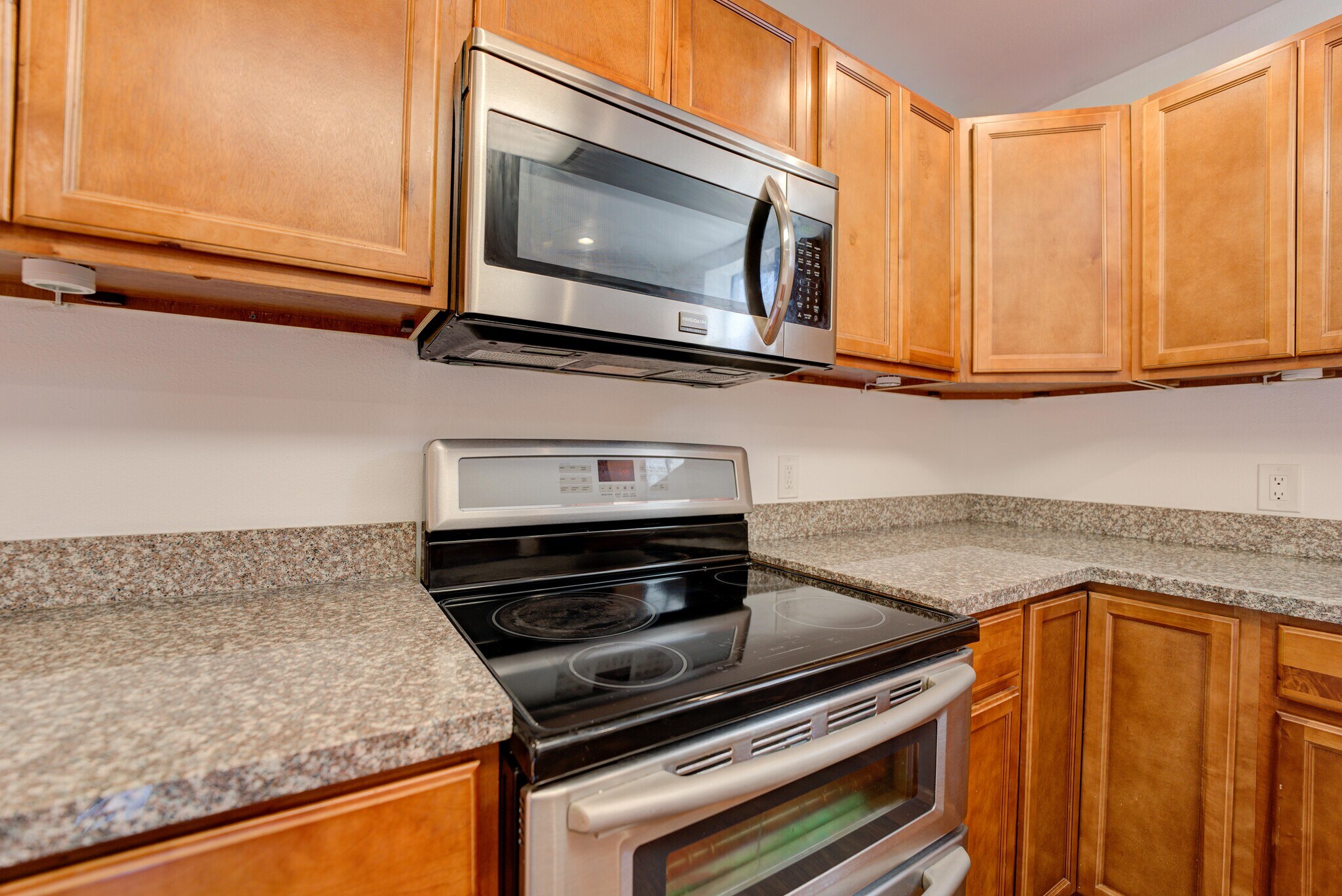 Building Photo - 22020 Village Way Dr