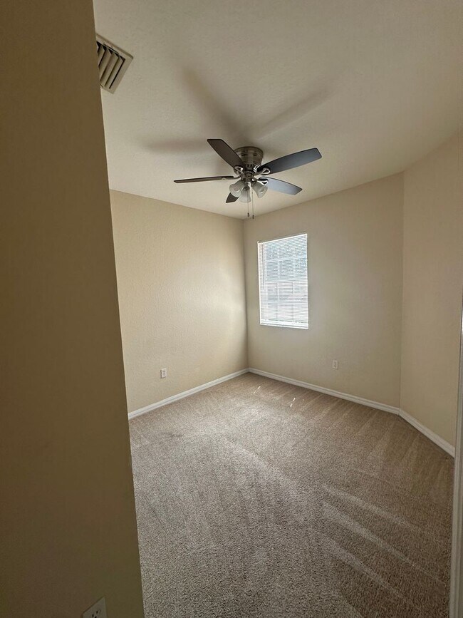 Building Photo - 4/2/2 Beautiful Condo