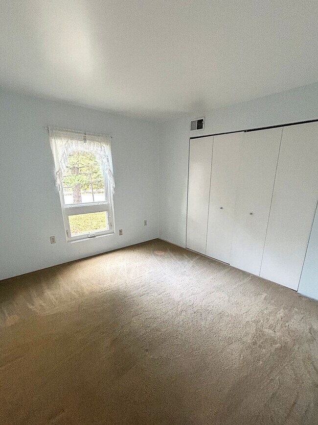 Building Photo - two bedroom two bath condo in Robinson Tow...