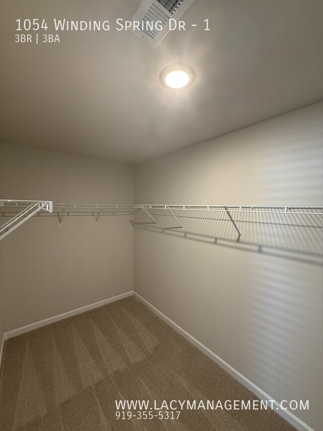 Building Photo - 1054 Winding Spg Dr