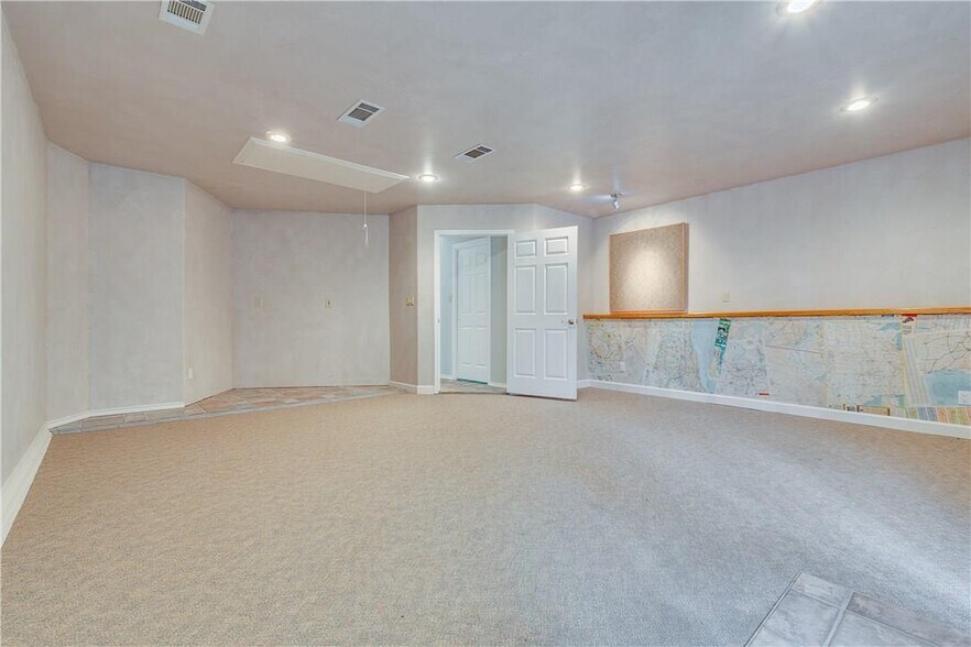 Building Photo - 7125 Northpointe Dr