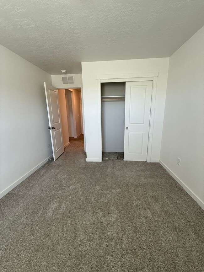 Building Photo - Half Off First Months Rent!- Unfurnished H...