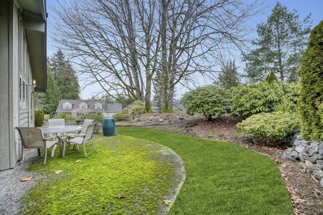 Building Photo - Single Family house on Meridian Valley Country Club.  Gated community