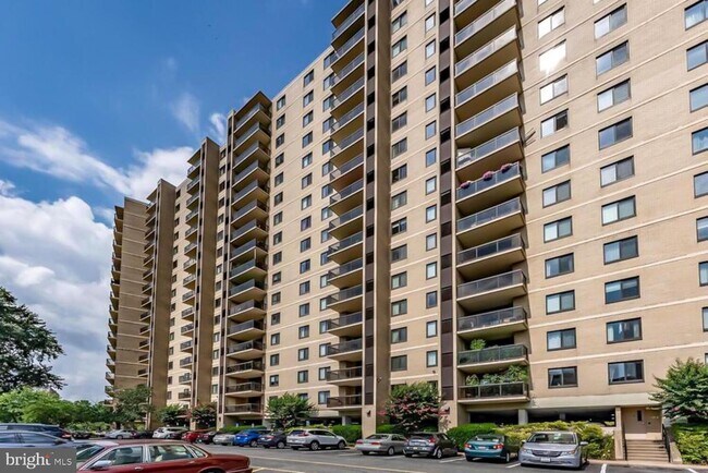 Building Photo - 203 Yoakum Pkwy