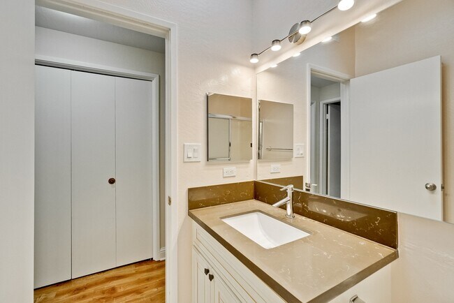 Building Photo - 3 bedroom 2 bath Townhome - Greenmeadow Neighborhood Palo Alto!  $6800