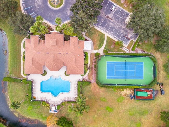 Building Photo - Immaculate 3 Bedroom Home in Gated Community - Stonefield