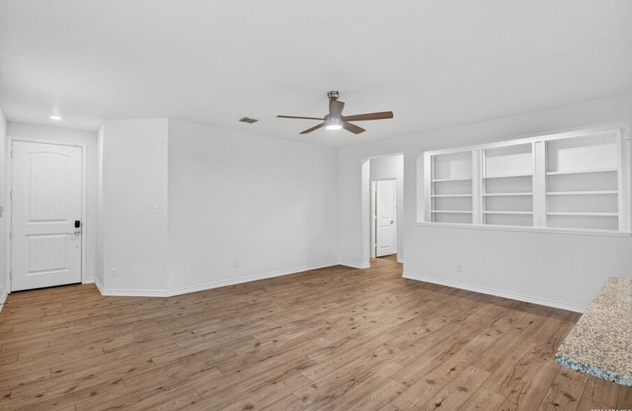 Building Photo - 223 W Granite Shrs Dr