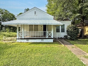 Building Photo - 3912 39th Ave N