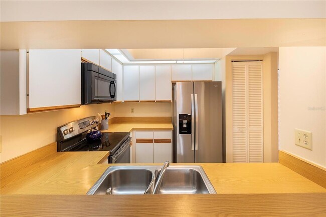 Building Photo - 646 Bird Bay Dr E
