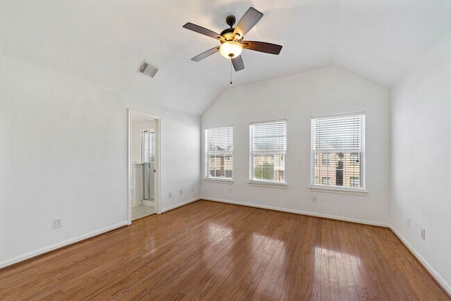 Building Photo - 218 Plaza Del Sol Park