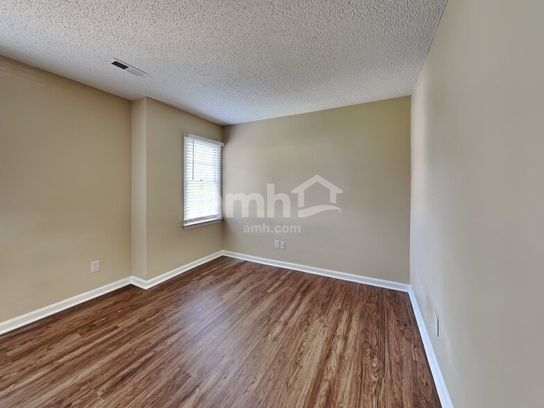 Building Photo - 3100 Twatchman Dr