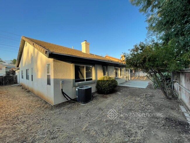 Building Photo - 781 Hillview St