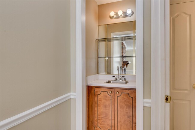 Building Photo - 2102 Howard Mill Rd