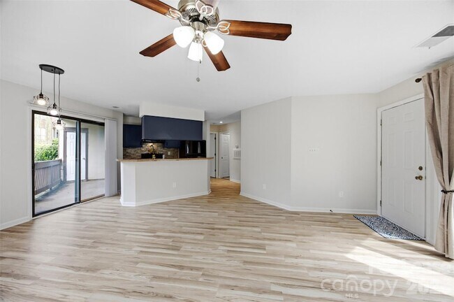 Building Photo - 8157 Cedar Glen Dr