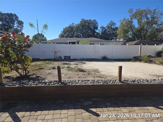 Building Photo - 1013 Greenbriar Dr