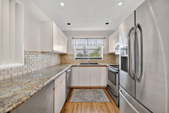 Building Photo - 6101 SE Landing Way