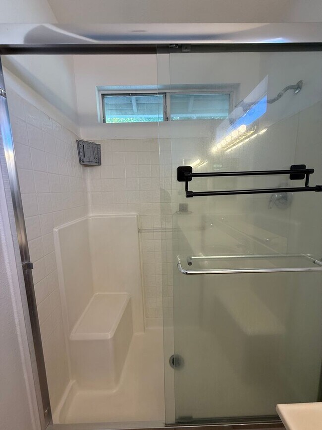 Building Photo - 4 bed 2.5 bath 2 story home available now!