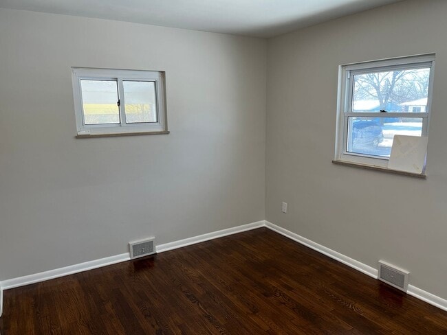 Building Photo - **BEAUTIFULLY REMODELED 3-BEDROOM/1.5 BATH HOUSE IN NORTH COLUMBUS!!**